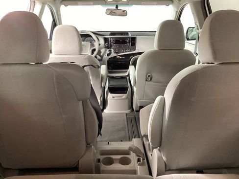 Used 2013 Toyota Sienna LE FWD image 29