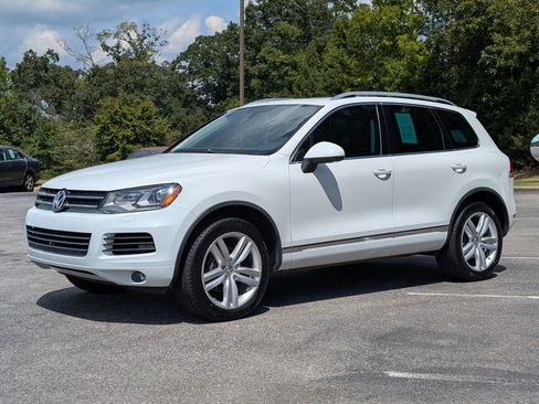 Used 2014 Volkswagen Touareg Executive AWD/4WD image 5