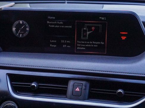 Used 2022 Lexus UX 200 image 14