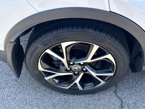 Used 2020 Toyota C-HR XLE FWD image 41