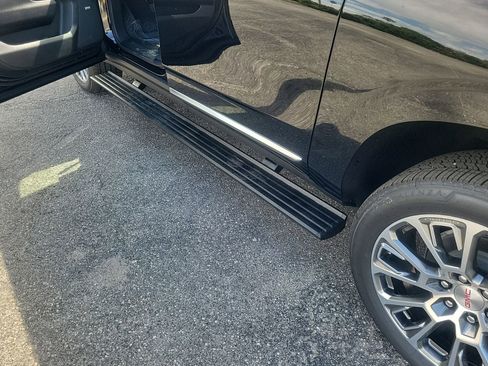 New 2026 GMC Yukon XL Denali w/ Denali Reserve Package RWD image 10