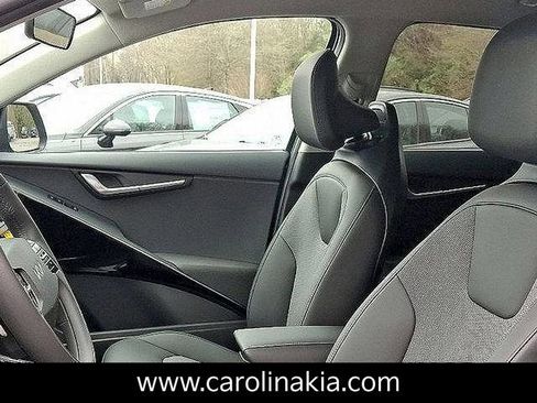 New 2025 Kia Niro EX image 9