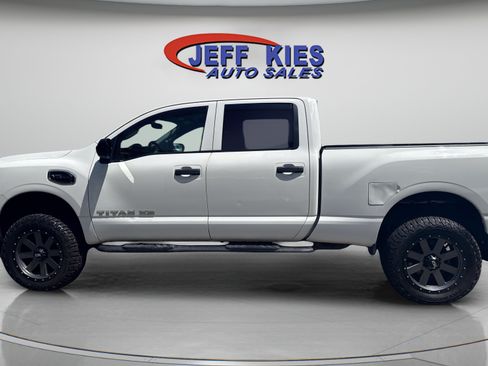 Used 2018 Nissan Titan S AWD/4WD image 8