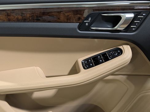 New 2026 Porsche Macan image 19