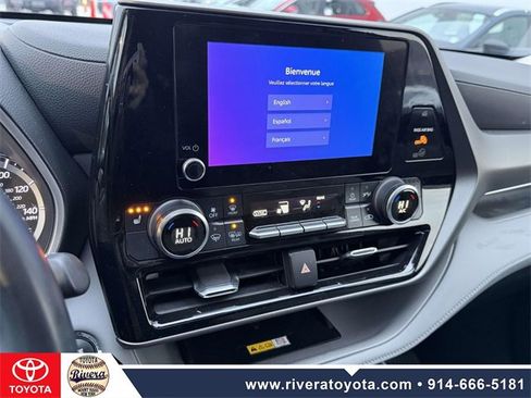 Used 2023 Toyota Highlander XLE image 19
