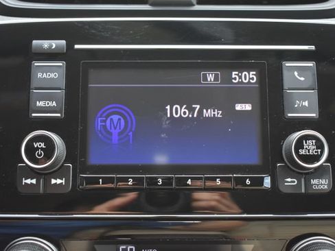 Used 2017 Honda CR-V LX image 24