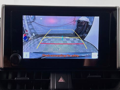 Used 2024 Toyota RAV4 XLE w/ Convenience Package FWD image 28