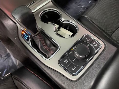 Used 2018 Jeep Grand Cherokee Trailhawk w/ Trailhawk Luxury Group AWD/4WD image 16