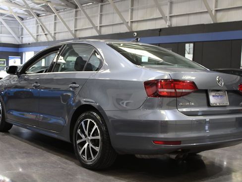 Used 2017 Volkswagen Jetta SE FWD image 11