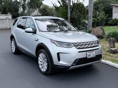 Used 2020 Land Rover Discovery Sport SE image 4