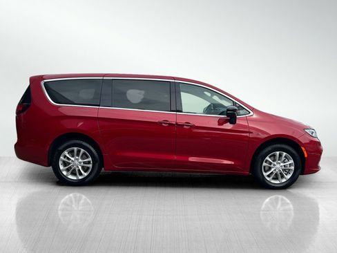 New 2026 Chrysler Pacifica Select image 4