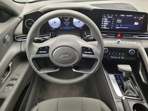Used 2024 Hyundai Elantra SEL FWD image 22