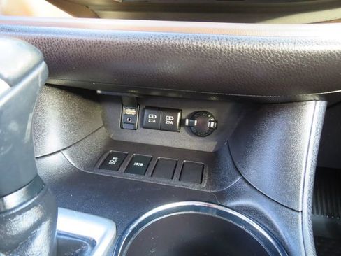 Used 2018 Toyota Highlander Limited image 27