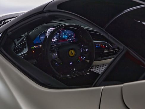 Used 2023 Ferrari SF90 Spider image 13