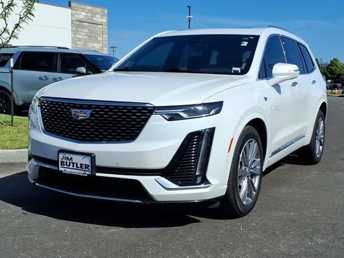 Used 2023 Cadillac XT6 Premium Luxury w/ Technology Package AWD/4WD image 2