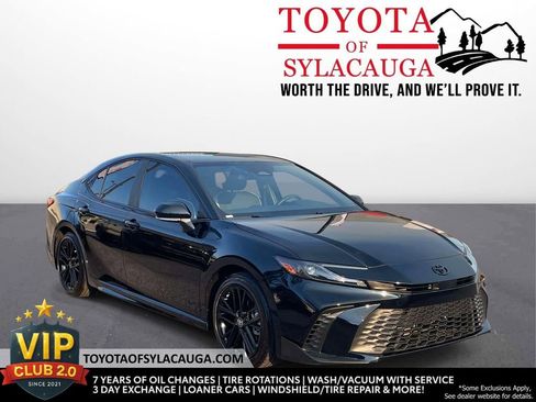 Used 2026 Toyota Camry SE image 1