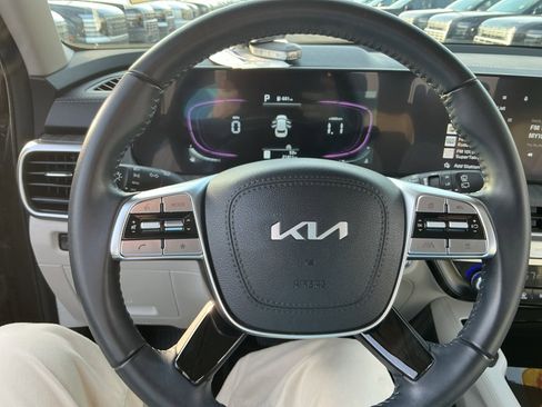 Used 2024 Kia Telluride EX image 9