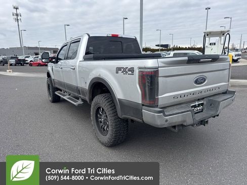 Used 2017 Ford F250 Lariat w/ Chrome Package image 9