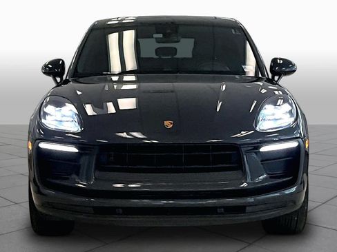 Used 2022 Porsche Macan AWD/4WD image 3