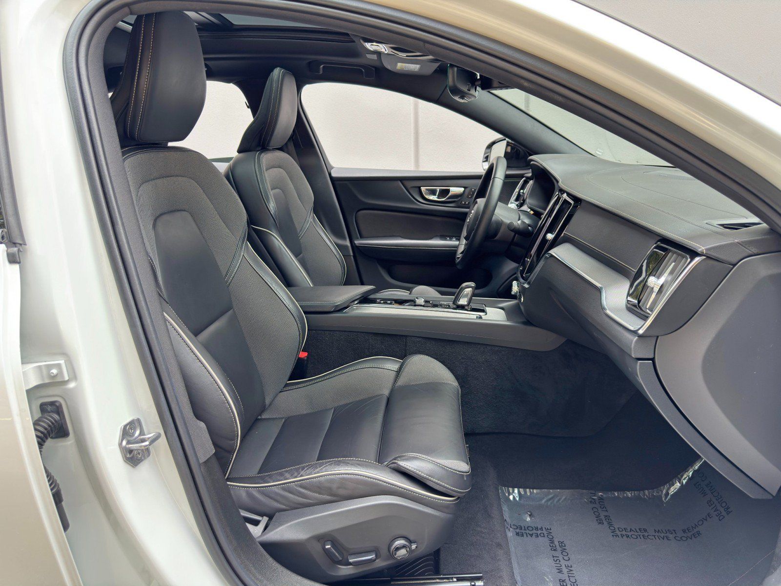 Used 2022 Volvo S60 B5 R-Design w/ Climate Package FWD image 13