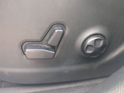 Used 2020 Jeep Cherokee Limited image 18