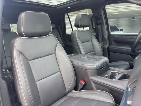 Used 2023 GMC Yukon SLT w/ SLT Luxury Package RWD image 16