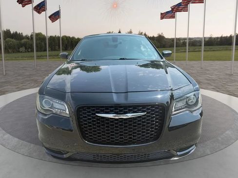 Used 2019 Chrysler 300 S RWD image 8