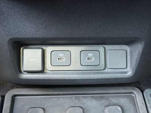 Certified 2025 Land Rover Discovery Dynamic SE AWD/4WD image 39