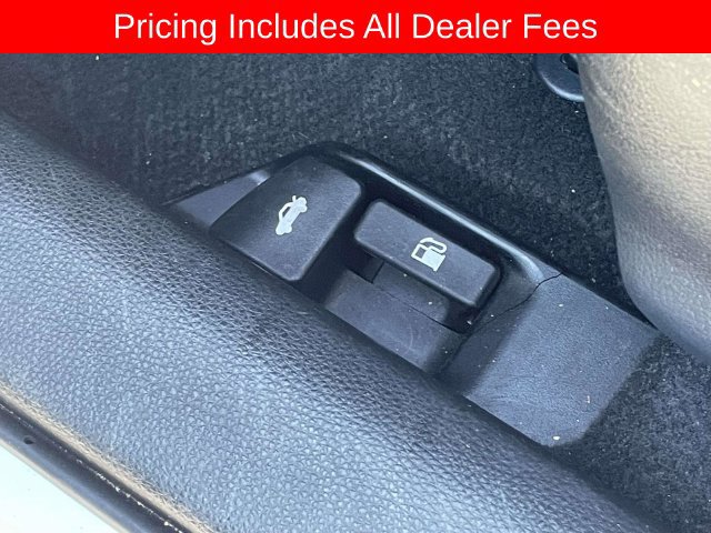Used 2025 Toyota Corolla LE FWD image 23