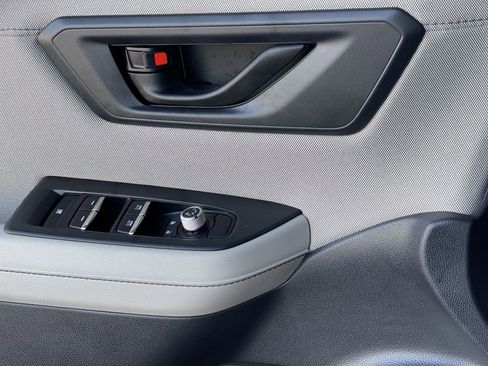 Used 2025 Subaru Forester Premium image 21