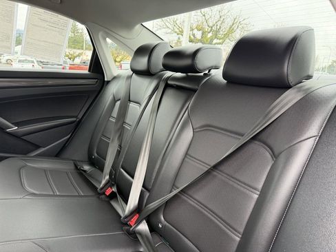 Used 2020 Volkswagen Passat 2.0T R-Line image 31