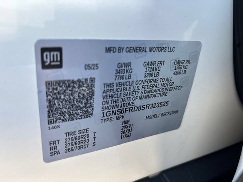 Used 2025 Chevrolet Suburban Premier AWD/4WD image 18