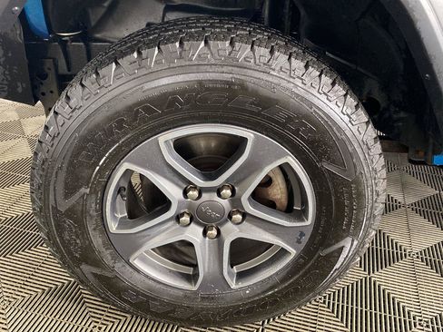 Used 2019 Jeep Wrangler Unlimited Sport S AWD/4WD image 24