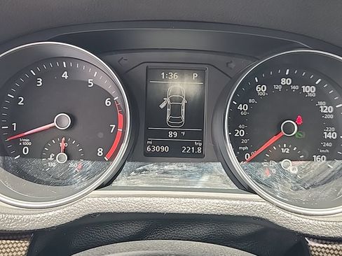 Used 2018 Volkswagen Passat GT FWD image 5