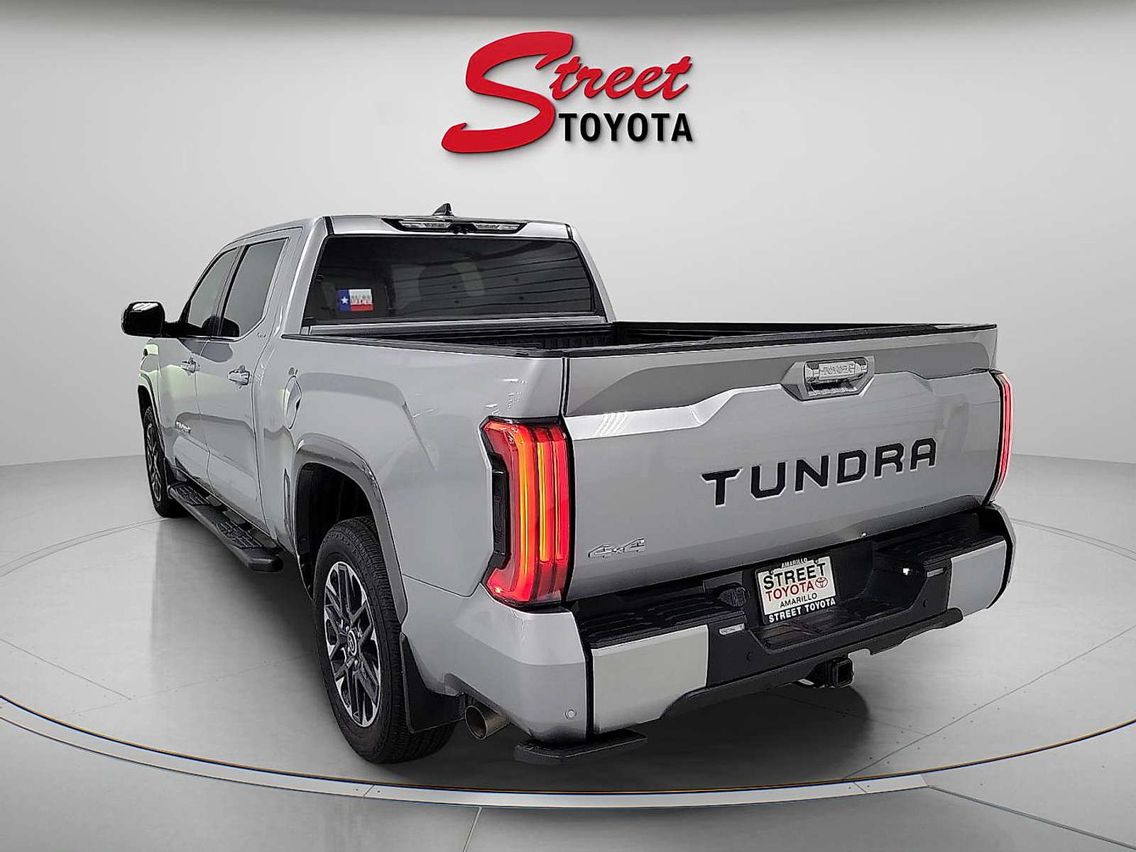 Used 2024 Toyota Tundra Limited AWD/4WD image 2