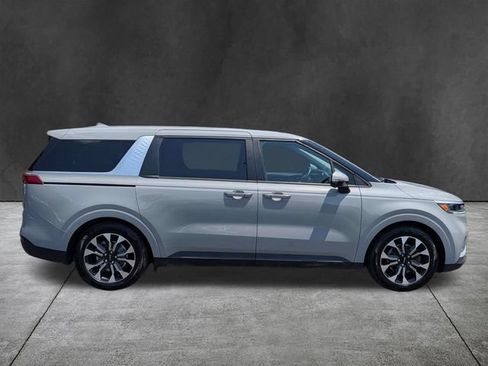 Used 2023 Kia Carnival EX FWD image 2