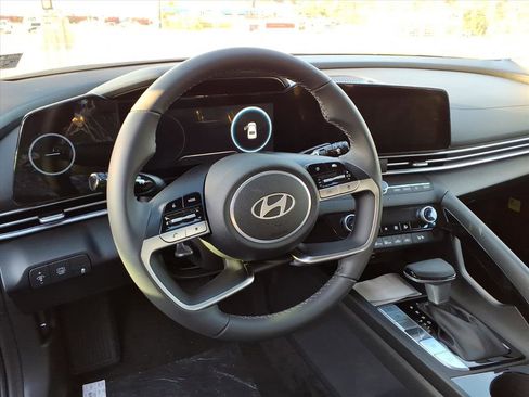 New 2025 Hyundai Elantra Limited image 5