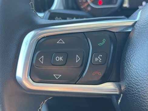 Used 2025 Jeep Wrangler Unlimited Sahara AWD/4WD image 11