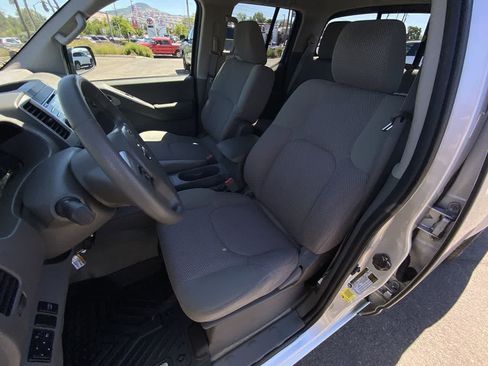 Used 2014 Nissan Frontier SV RWD image 11