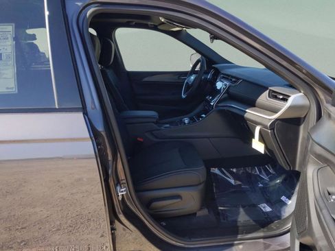 New 2025 Jeep Grand Cherokee L Laredo w/ Luxury Tech Group I RWD image 30