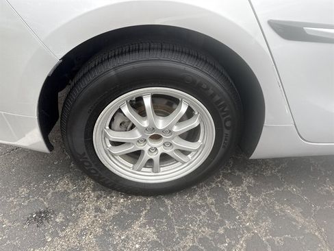 Used 2016 Toyota Prius Three Touring image 10