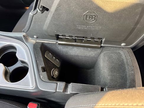 Used 2023 Dodge Challenger SXT image 43