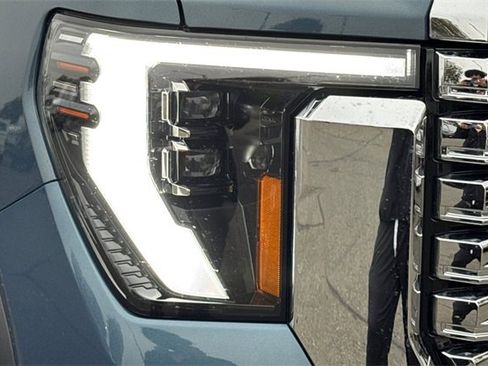 Used 2025 GMC Sierra 2500 Denali image 46