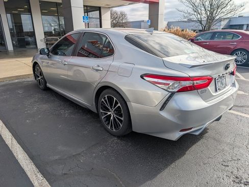 Used 2019 Toyota Camry SE image 6