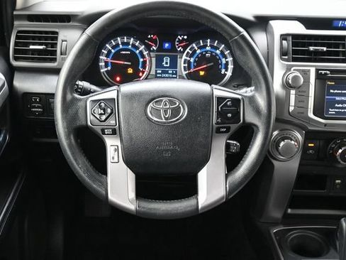 Used 2018 Toyota 4Runner SR5 AWD/4WD image 23