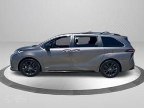 Used 2021 Toyota Sienna XSE w/ XSE Plus Package FWD image 9