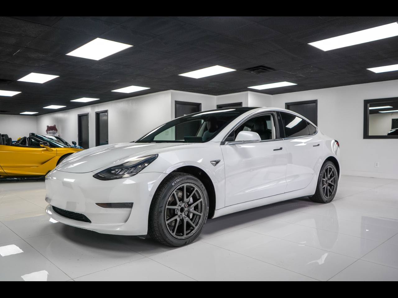 Used 2019 Tesla Model 3 Standard Range Plus RWD image 1