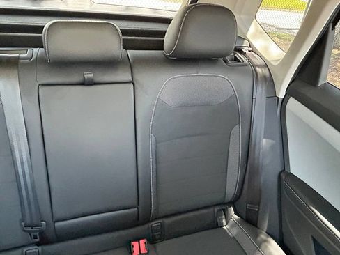 Used 2024 Volkswagen Taos SE w/ Panoramic Sunroof Package FWD image 14