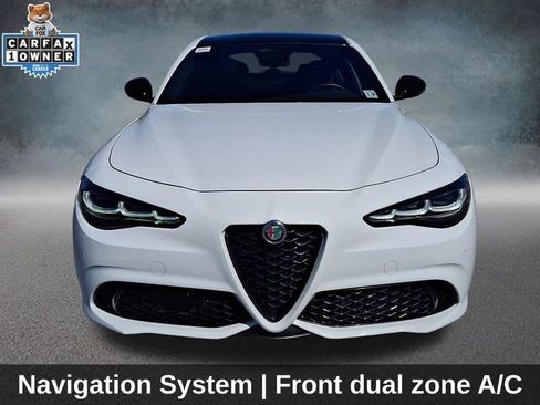 Used 2025 Alfa Romeo Giulia AWD image 2