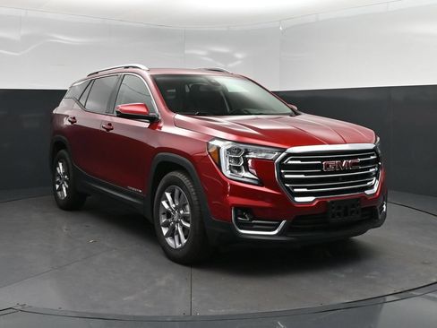 Used 2024 GMC Terrain SLT w/ Tech Package FWD image 9